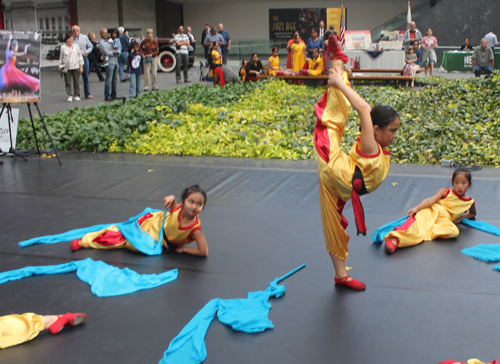 Ling Yun Rising Star Acrobatics