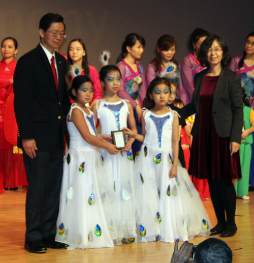 Awardees posing with Provost Dr. Jianping Zhu and CI Associate Director  Xuhong Zhang