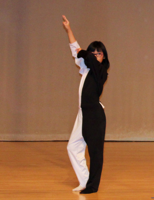 dancers from the Westlake Chinese Cultural Association 