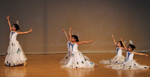 Peacock Dance from young girls from Yanlai Dance Academy