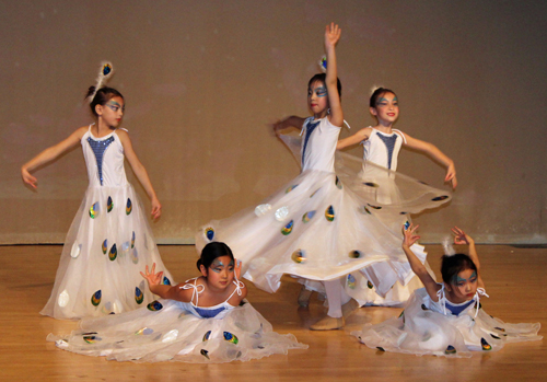 Peacock Dance from young girls from Yanlai Dance Academy