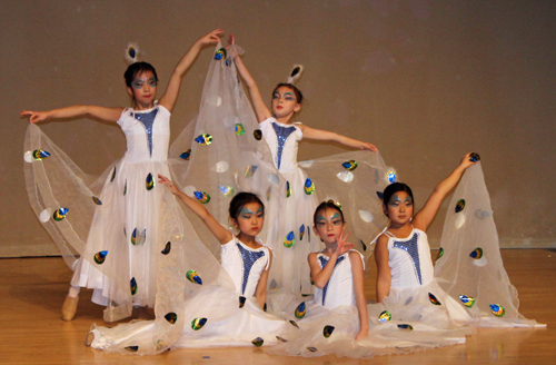 Peacock Dance from young girls from Yanlai Dance Academy