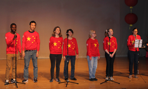 singing group of Chinese language learners who performed Zhong Guo Hua