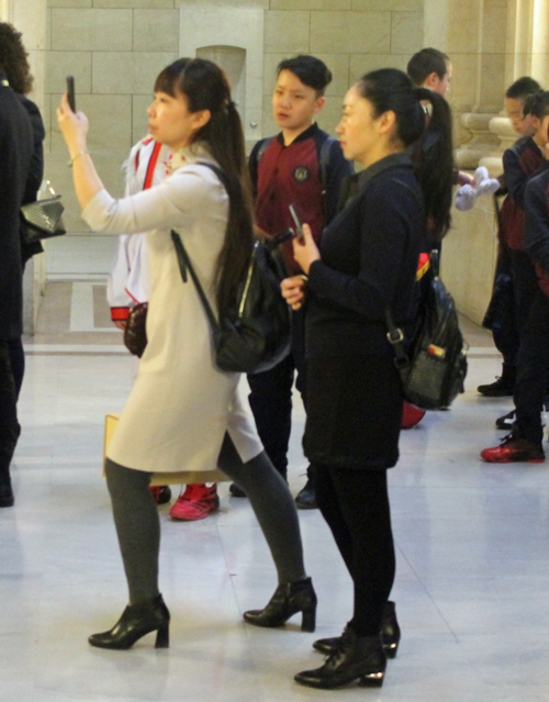 Schuicheyuan Primary School visitors to Cleveland City Hall