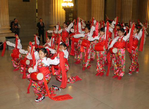 Schuicheyuan Primary School students perform