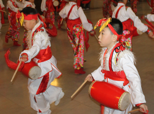 Schuicheyuan Primary School students perform