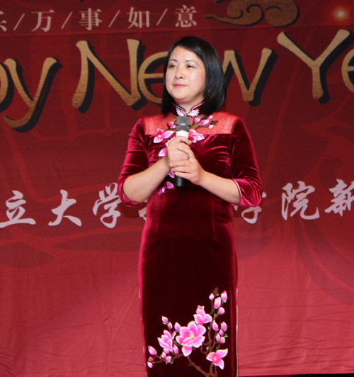 Confucius Institute Visiting Professor Shunqin Li sang this song to celebrate the New Year. 