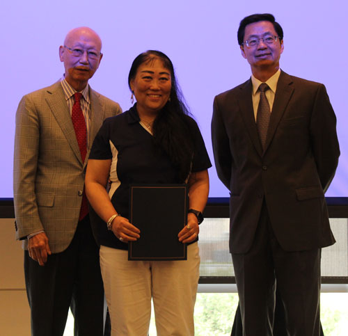 Dr. Anthony Yen and Dr. Jianping Zhu present award to teacher