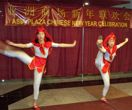 2 young Chinese girl students of Connie Zhang acrobats