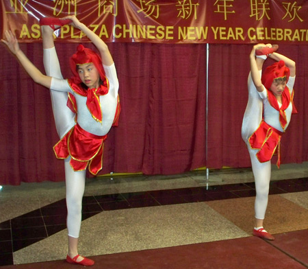 2 young Chinese girl students of Connie Zhang acrobats