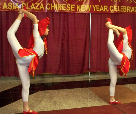 2 young Chinese girl students of Connie Zhang acrobats