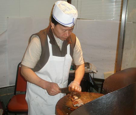 Chinese chef prepares roast duck