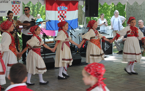 Cleveland Croatian young people performing