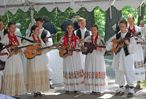 Cleveland Croatian young people performing