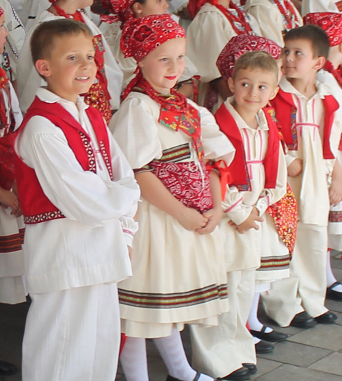 Cleveland Croatian young people performing