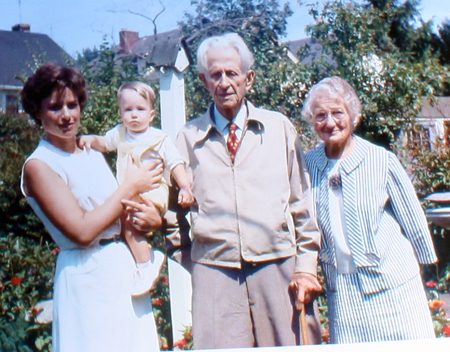 Edwin Jirouch photo of family visit to Frank Jirouch in 1967