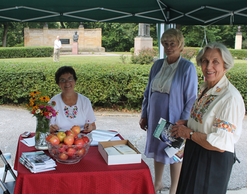 Fran BUrik at One Wolrd Day Czech Garden 2013