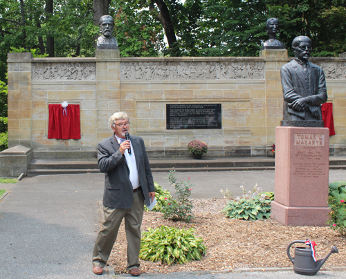 Paul Burik explains the Commemorative Wall in the Czech Cultural Garden