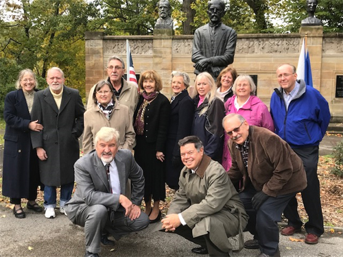 Czechs, Slovaks and Rusyns in front of the Masaryk statue