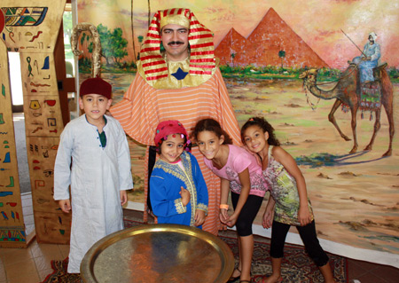 Wagdi Anton as King Tut with kids