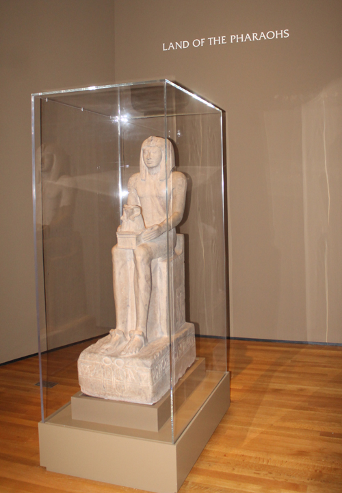 seated statue of Pharaoh Seti II