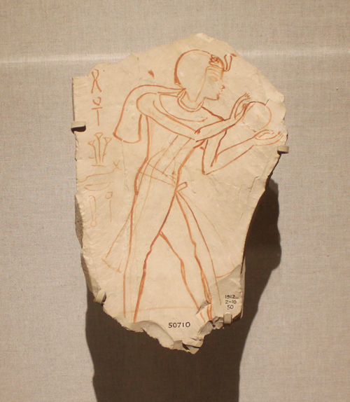ostracon depicting pharaoh presenting a libation offering
