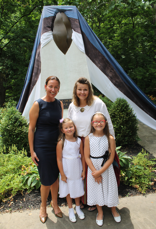 Marki Tehhonova-Kreek with Teevi Champa and daughters