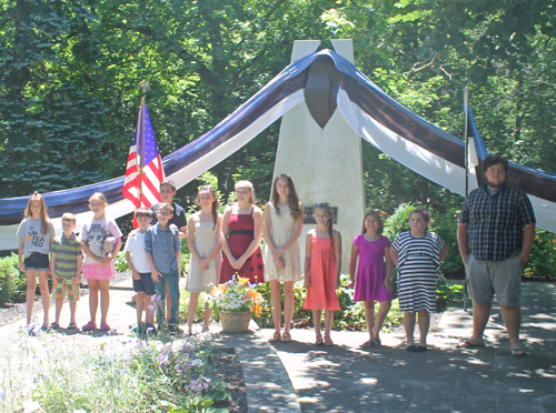 Youngsters at the Estonian monument