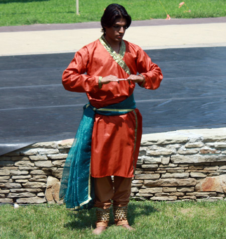 students of Tarangini School of Kathak Dance