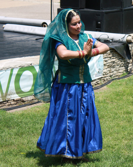 students of Tarangini School of Kathak Dance