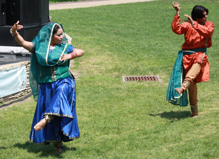 students of Tarangini School of Kathak Dance