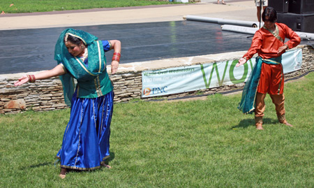 students of Tarangini School of Kathak Dance