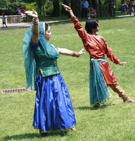 students of Tarangini School of Kathak Dance