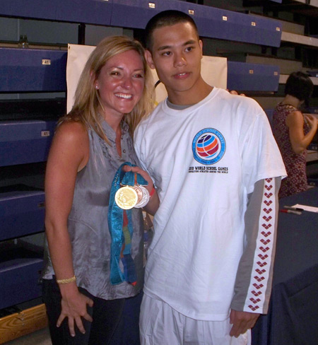Diana Munz and a fan