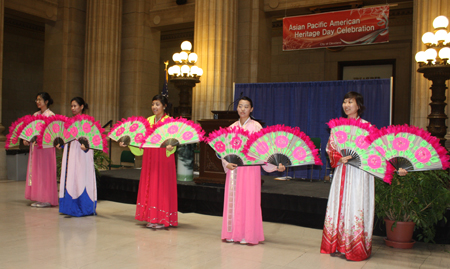 traditional Korean Fan Dance