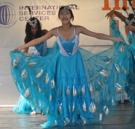 Peacock dance from Cleveland Contemporary Chinese Culture Association (CCCCA) Art Troupe