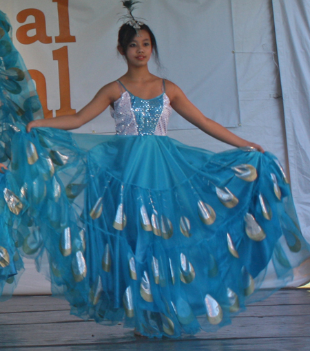 Peacock dance from Cleveland Contemporary Chinese Culture Association (CCCCA) Art Troupe