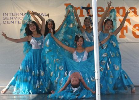 Peacock dance from Cleveland Contemporary Chinese Culture Association (CCCCA) Art Troupe