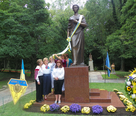 Ukrainian National Women's League of America cut ribbon on Lesya Ukrainka statue