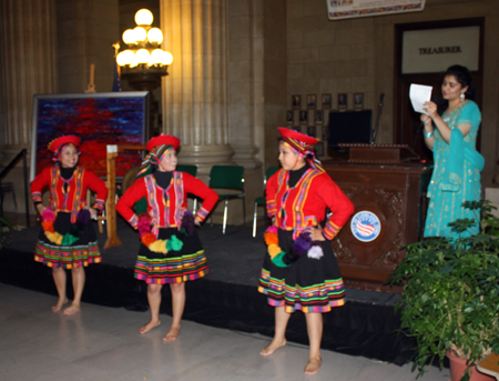 Peruvian Dancers Norka Yakobics, Linda Vega Jadira Yacila and Marcia Salas Ayerve