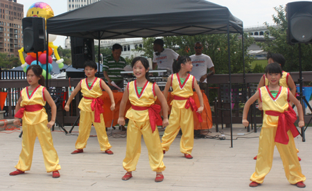 Dance by young Chinese Americans in Cleveland