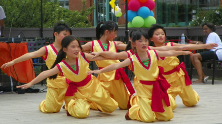 Dance by young Chinese Americans in Cleveland