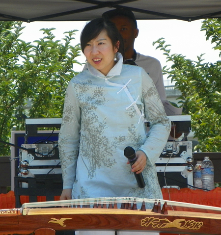 Linna Jacobson playing guzheng, Chinese zither, in Cleveland