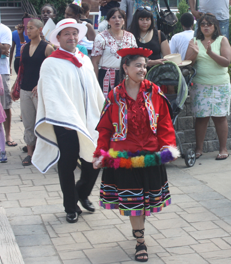 Peruvian costumes in the Fashion Show