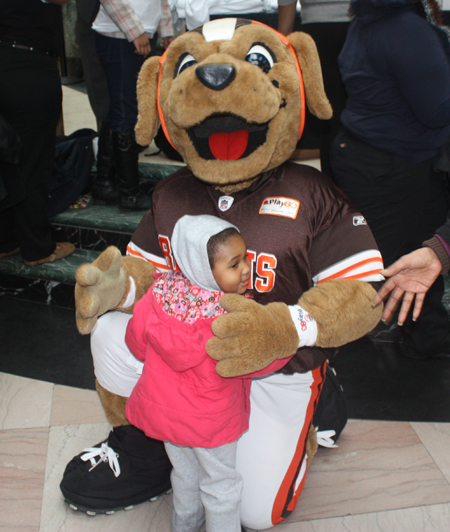 Cleveland Browns mascot Chomps with young fan