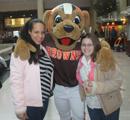 Cleveland Browns mascot Chomps with fans