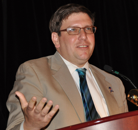 Joe Cimperman inducts Vlad Rus in  Cleveland International Hall of Fame