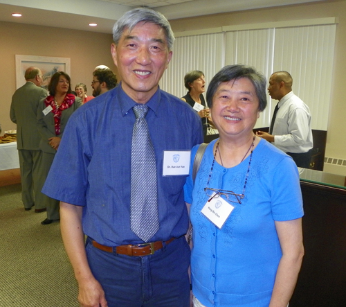 Dr. Xue-Jun Yao and Hong-Bin Chen