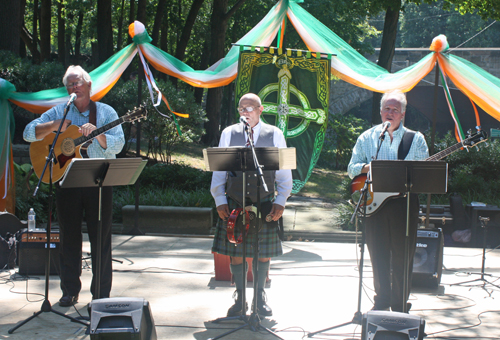 No Strangers Here - Pat Hoynes, Larry Bechtel and Bob Crawford