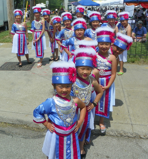 Paj Tawg Tshiab (blooming flower) Hmong dance group